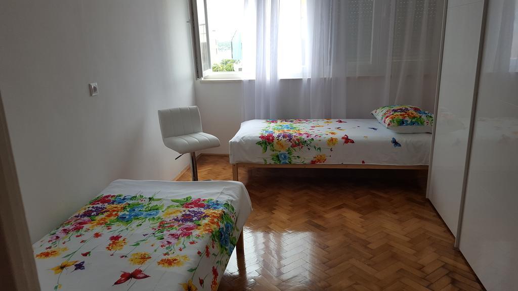 Apartment With Free Parking *
